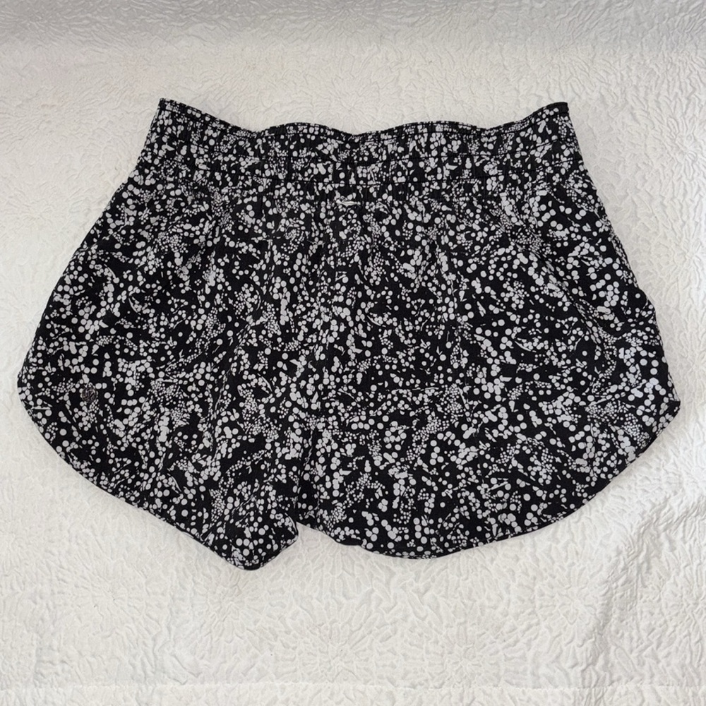 Lululemon Choose A Side Reversible Athletic Short - Picture 5 of 11